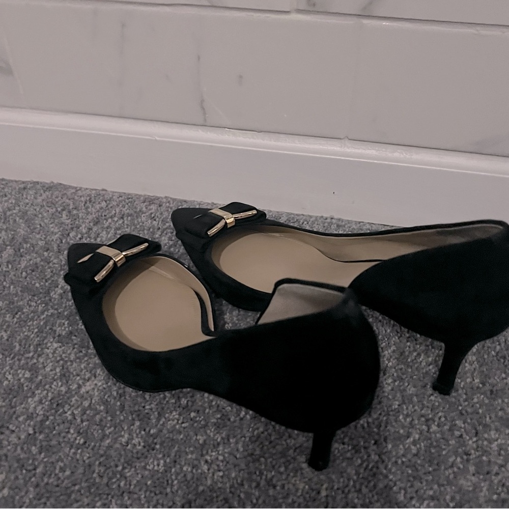 Suede Black BCBG dress shoes, kitten heel